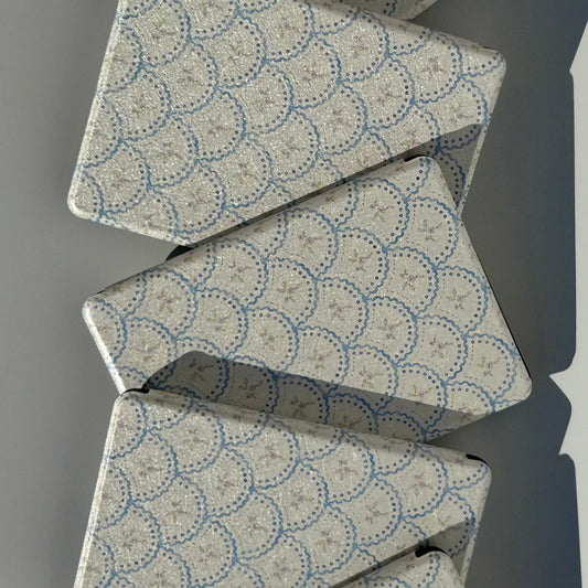 Blue printed kindle case with handstrap