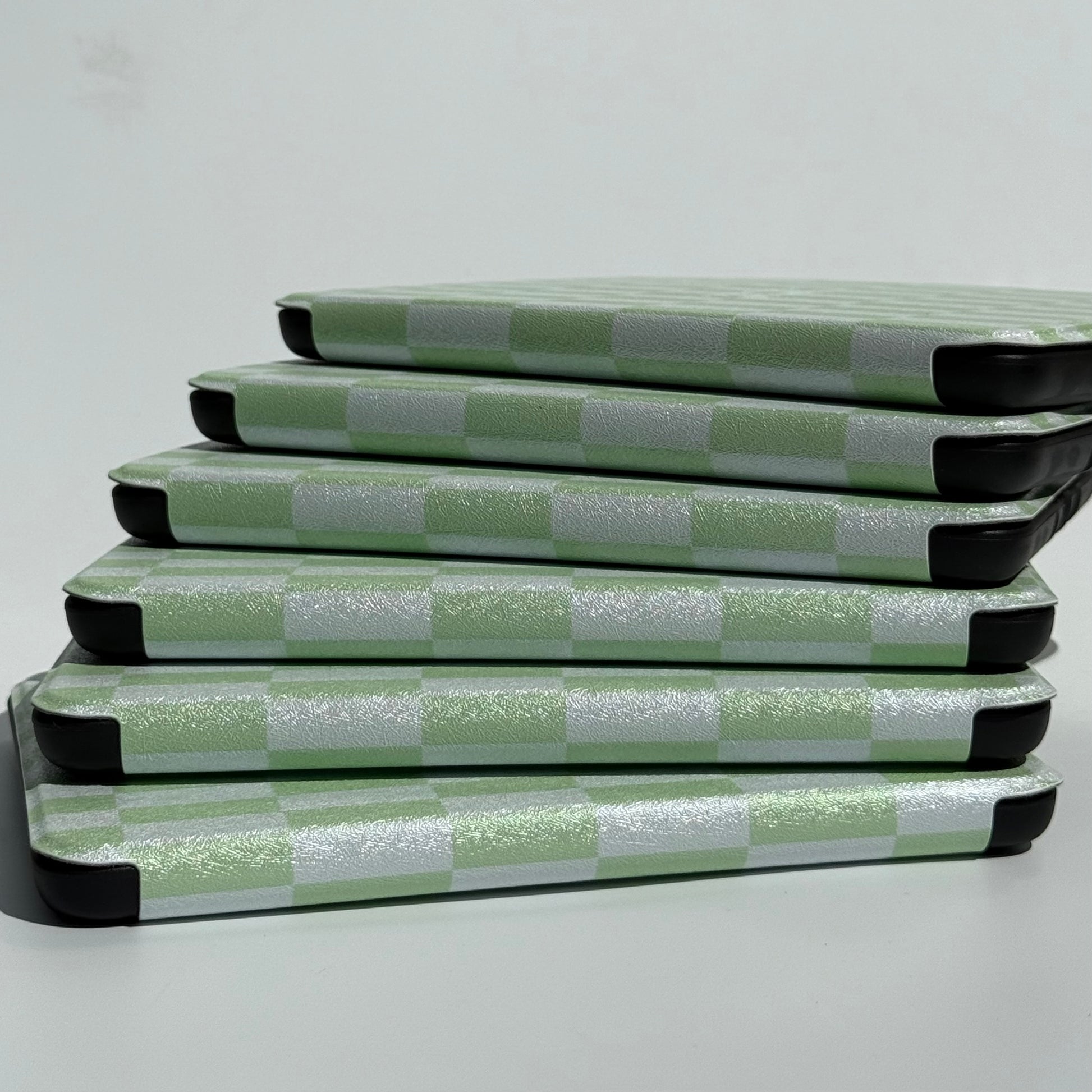 Stylish Kindle Case with handstrap for relaxed reading