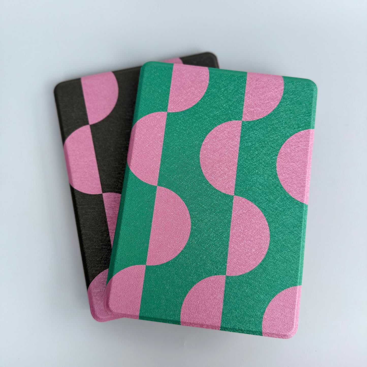 Cute kindle cover with magnetic back and pink colour