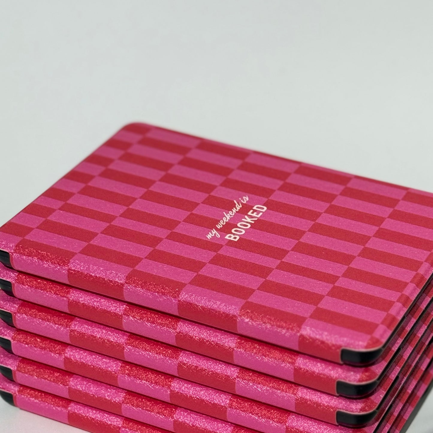 Magnetic kindle cover for e-reader for personalised reading