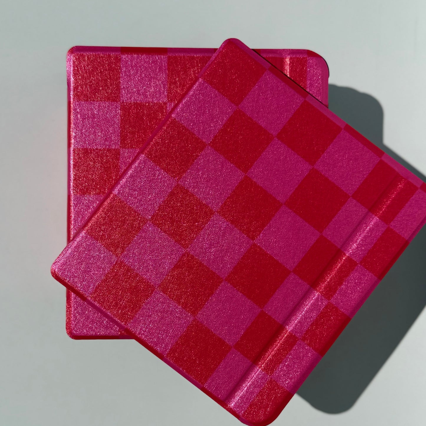 cute pink checkered kindle case with auto sleep and wake function