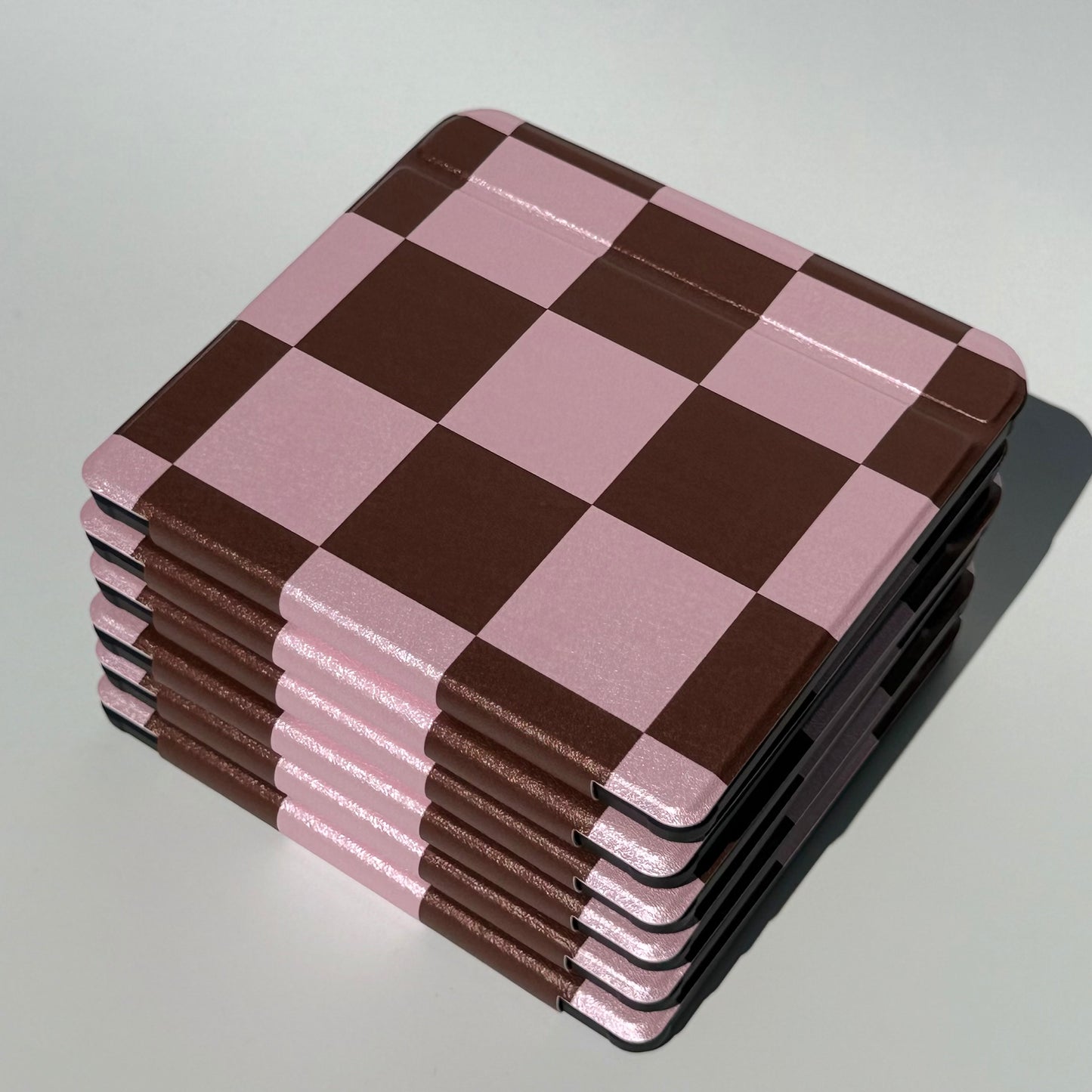 kobo cover with pink detail and auto sleep for added functionality