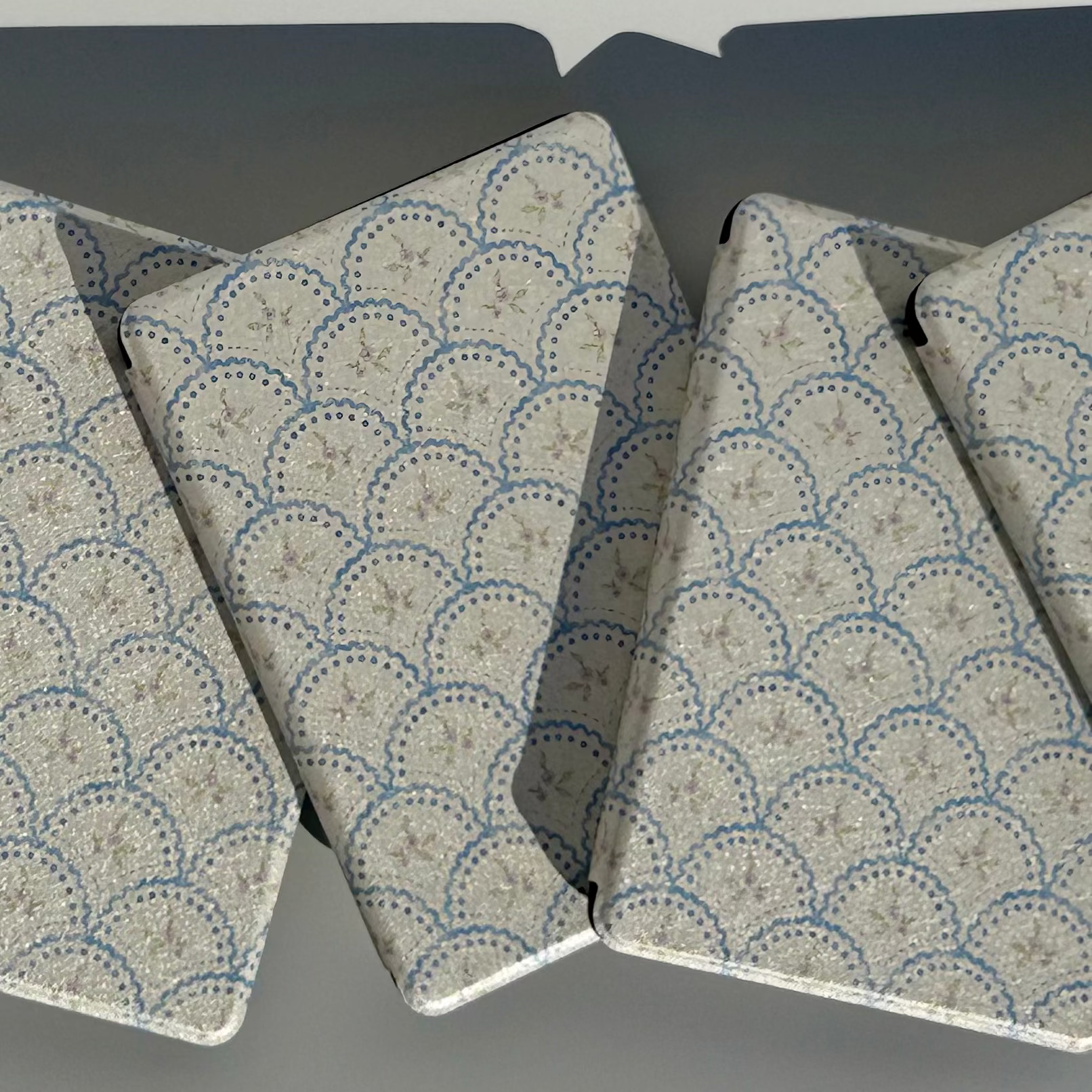 COTTAGE KINDLE CASE WITH BLUE PRINT