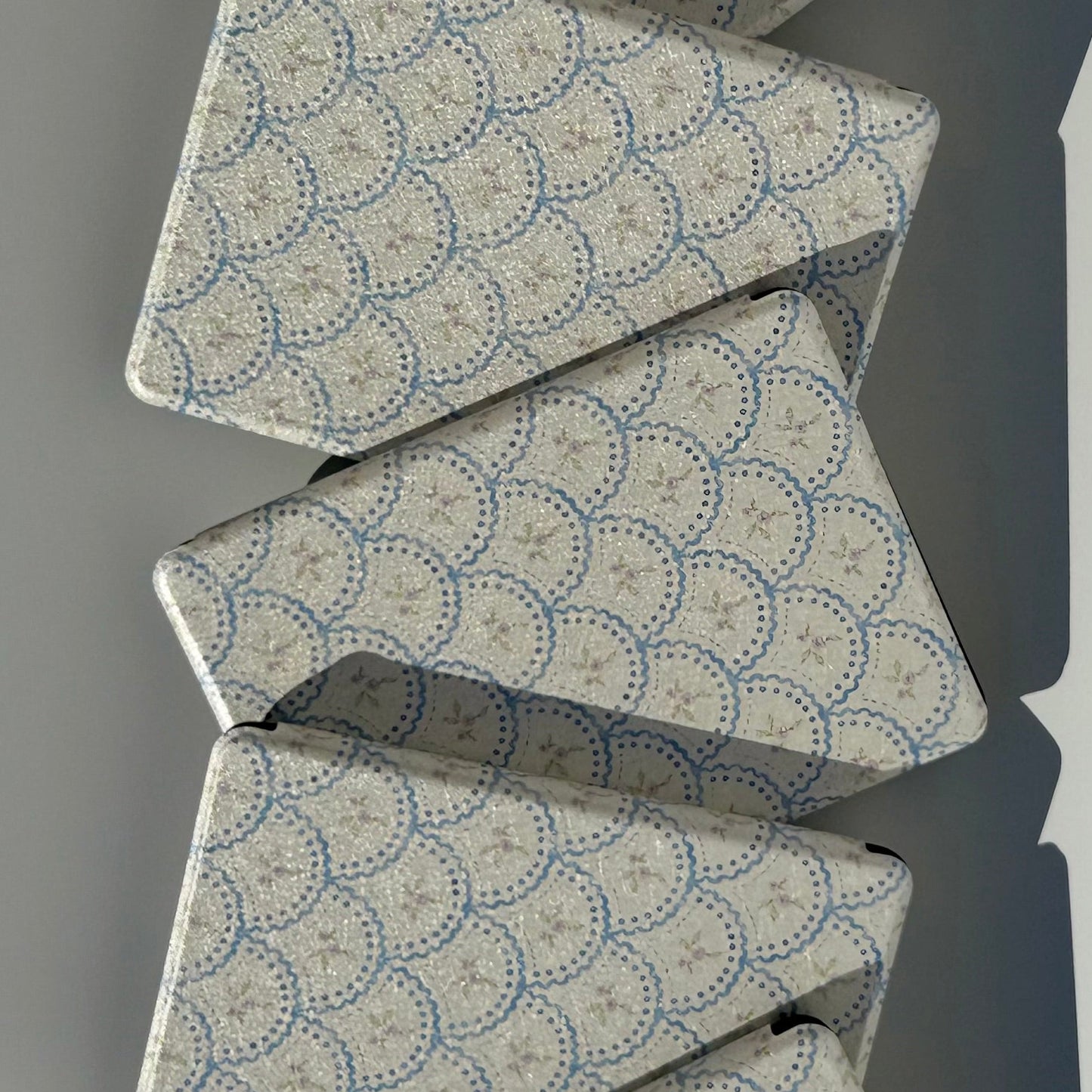 Blue printed kindle case with handstrap