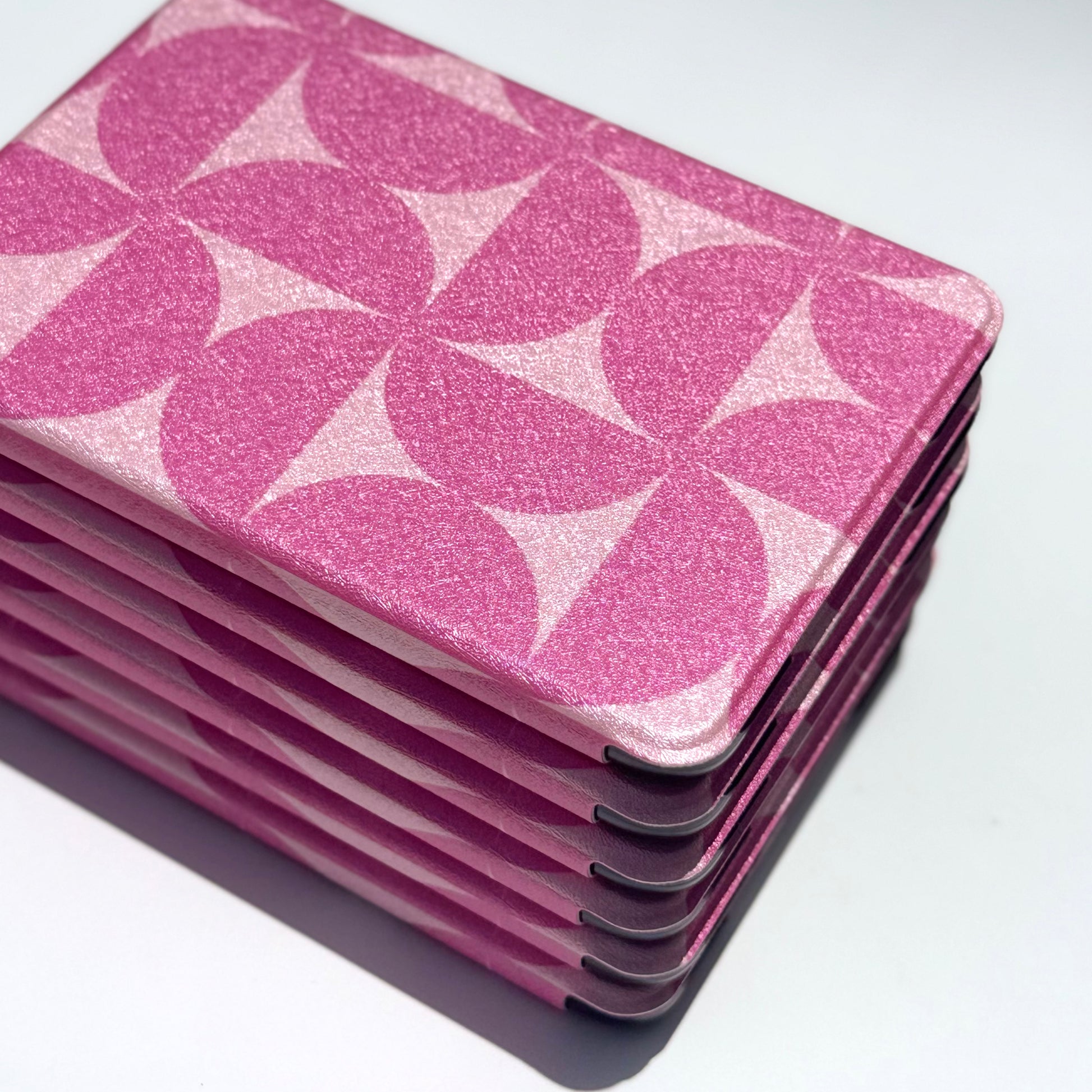 Pink magnetic Kindle cover for Paperwhite with elegant finish