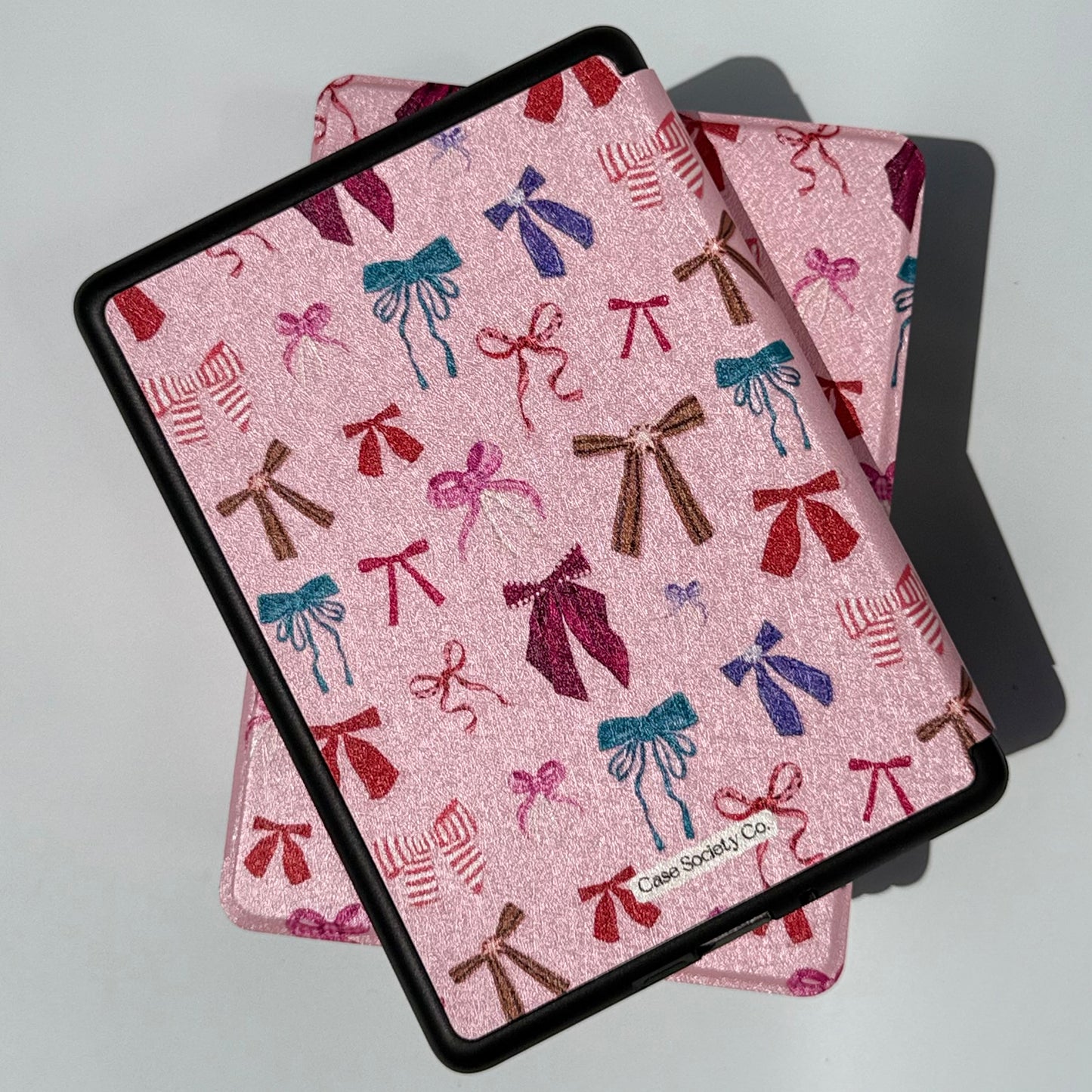 Back image of cute kindle case with pink bow print