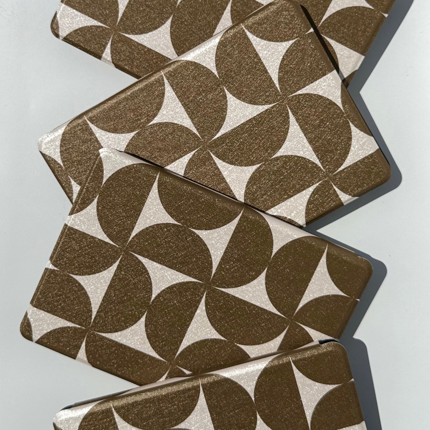 Overlapping Olive Chip olive and cream geometric Kindle cases, front view