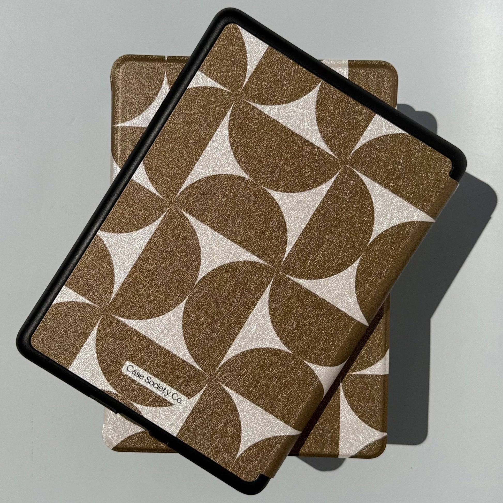 Back of the Olive Chip Kindle case showing the hand strap