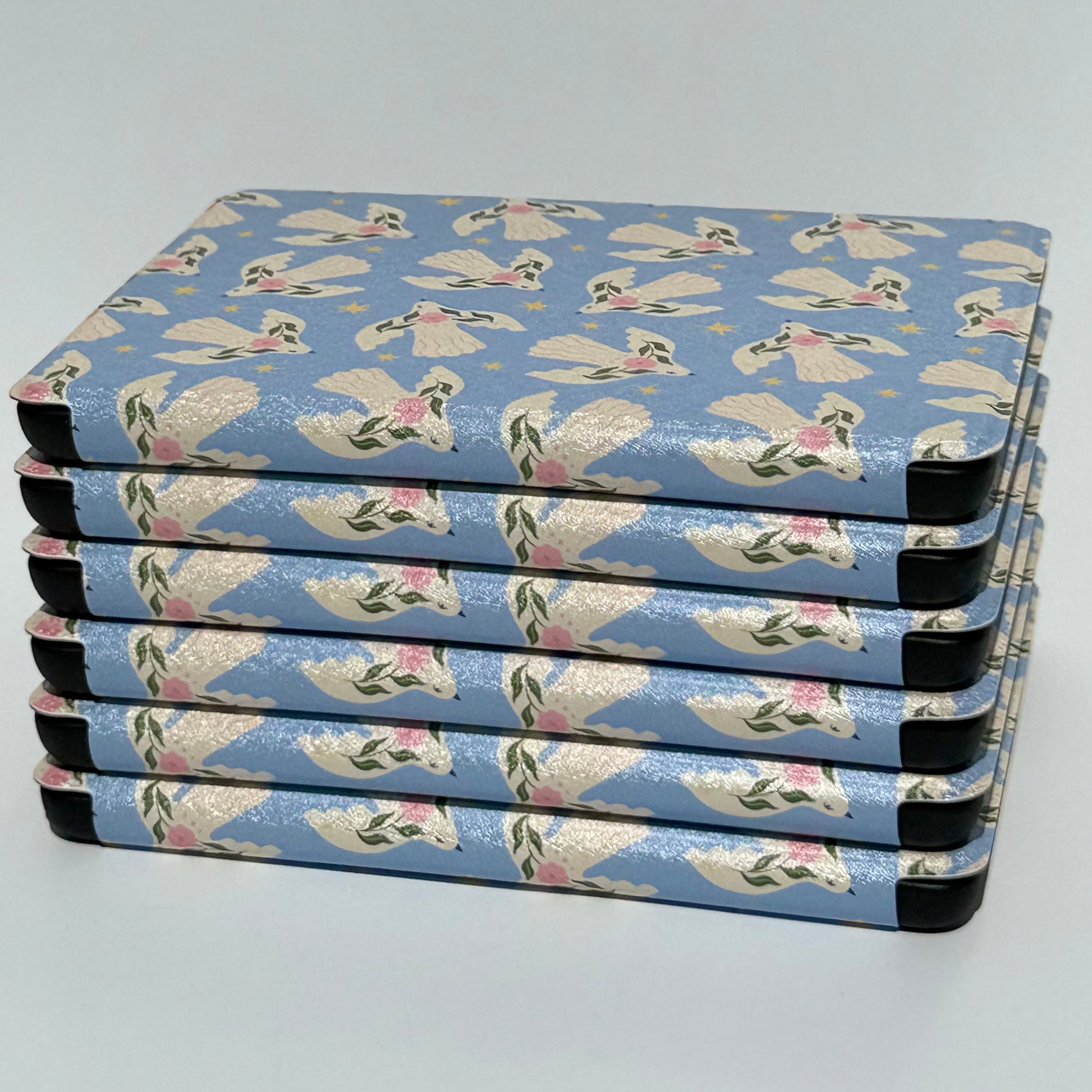 Date kindle case with bird pattern in blue colour with magnet 