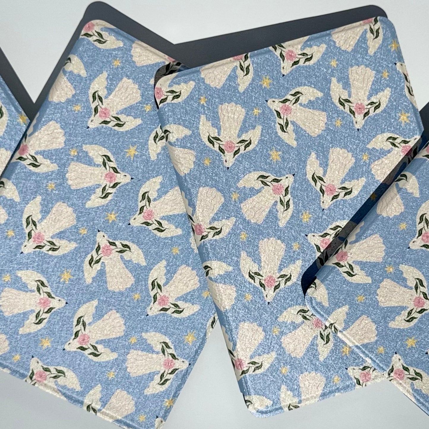 White dove kindle case with magnetic design and hand strap 