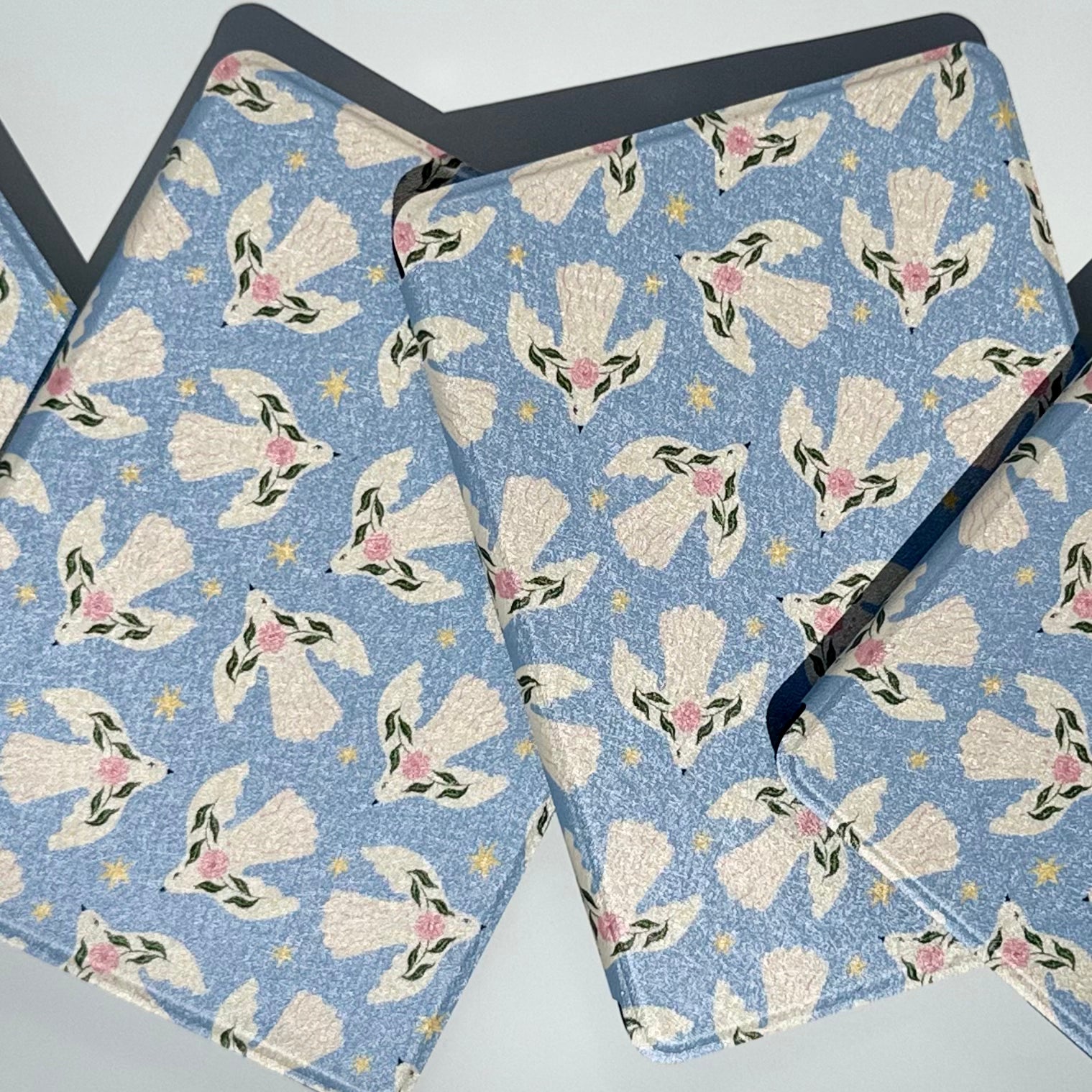 White dove kindle case with magnetic design and hand strap 