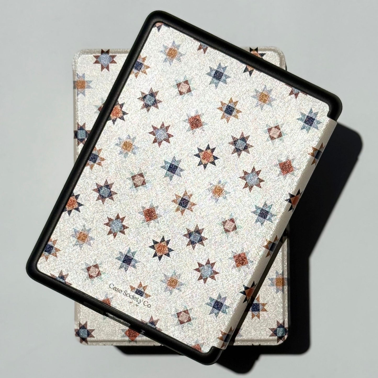 Back of the Everloom Kindle case with hand strap