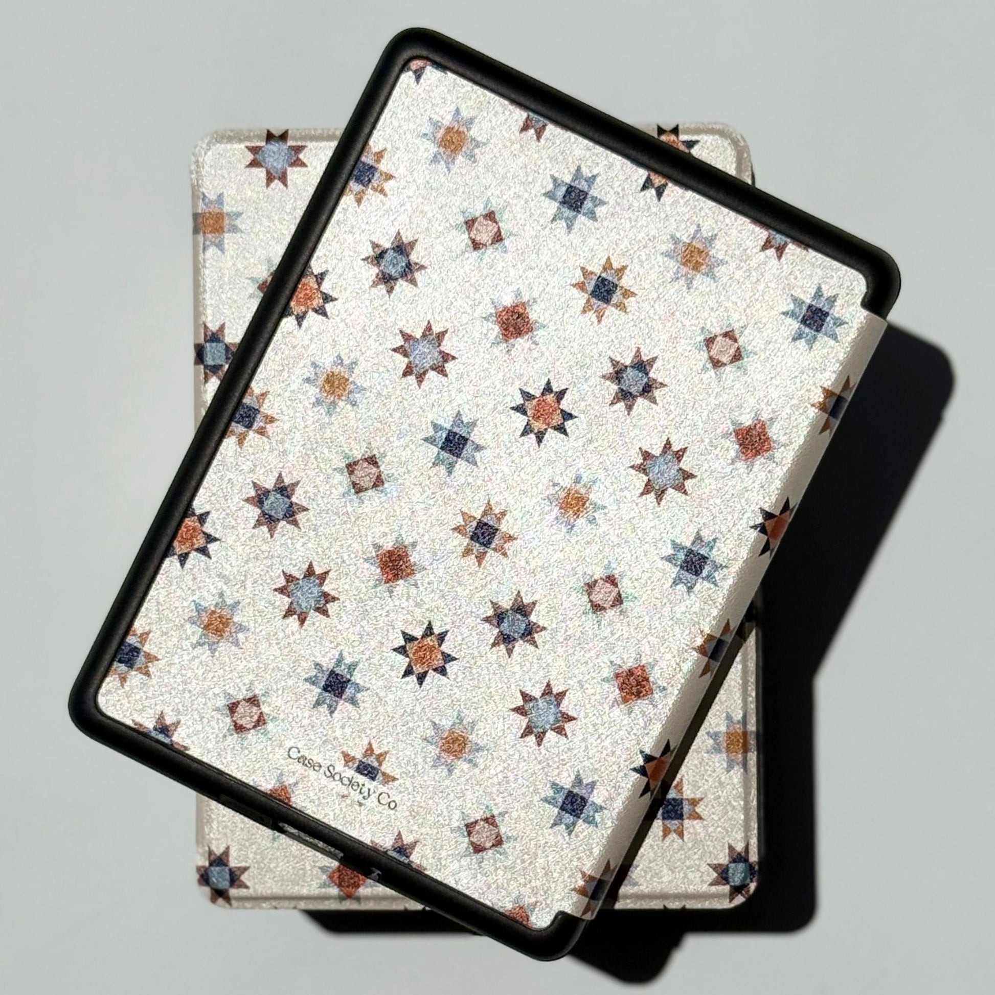 Back of the Everloom Kindle case with hand strap
