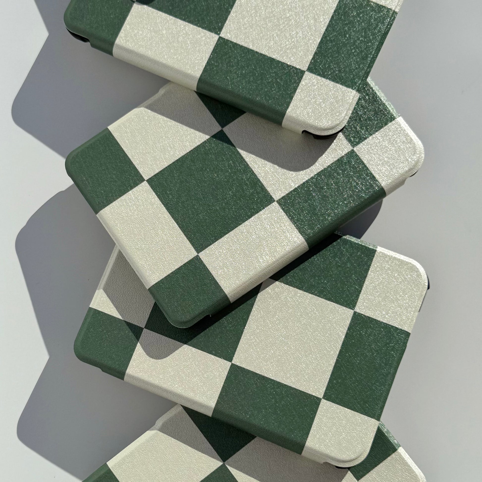 Kobo ereader sleep cover with green decorative pattern