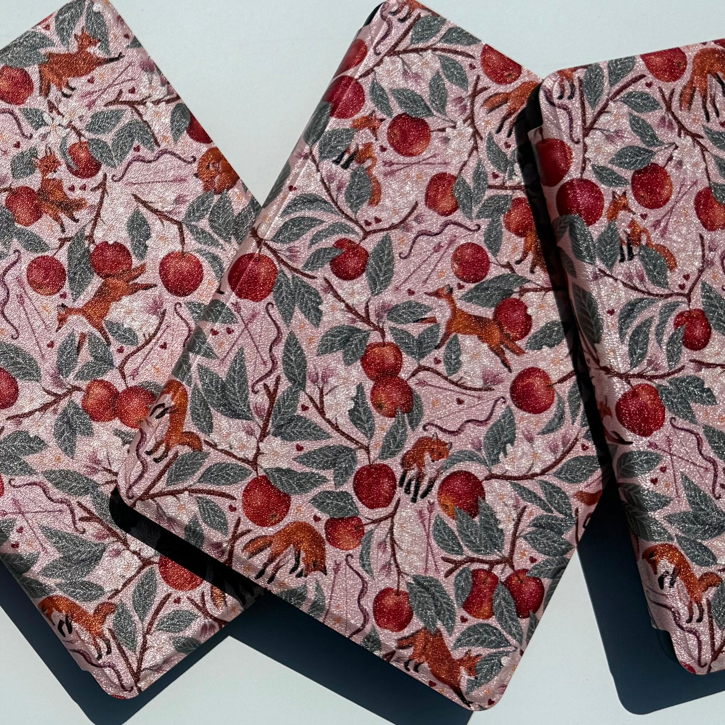 Fox printed kindle case with apples