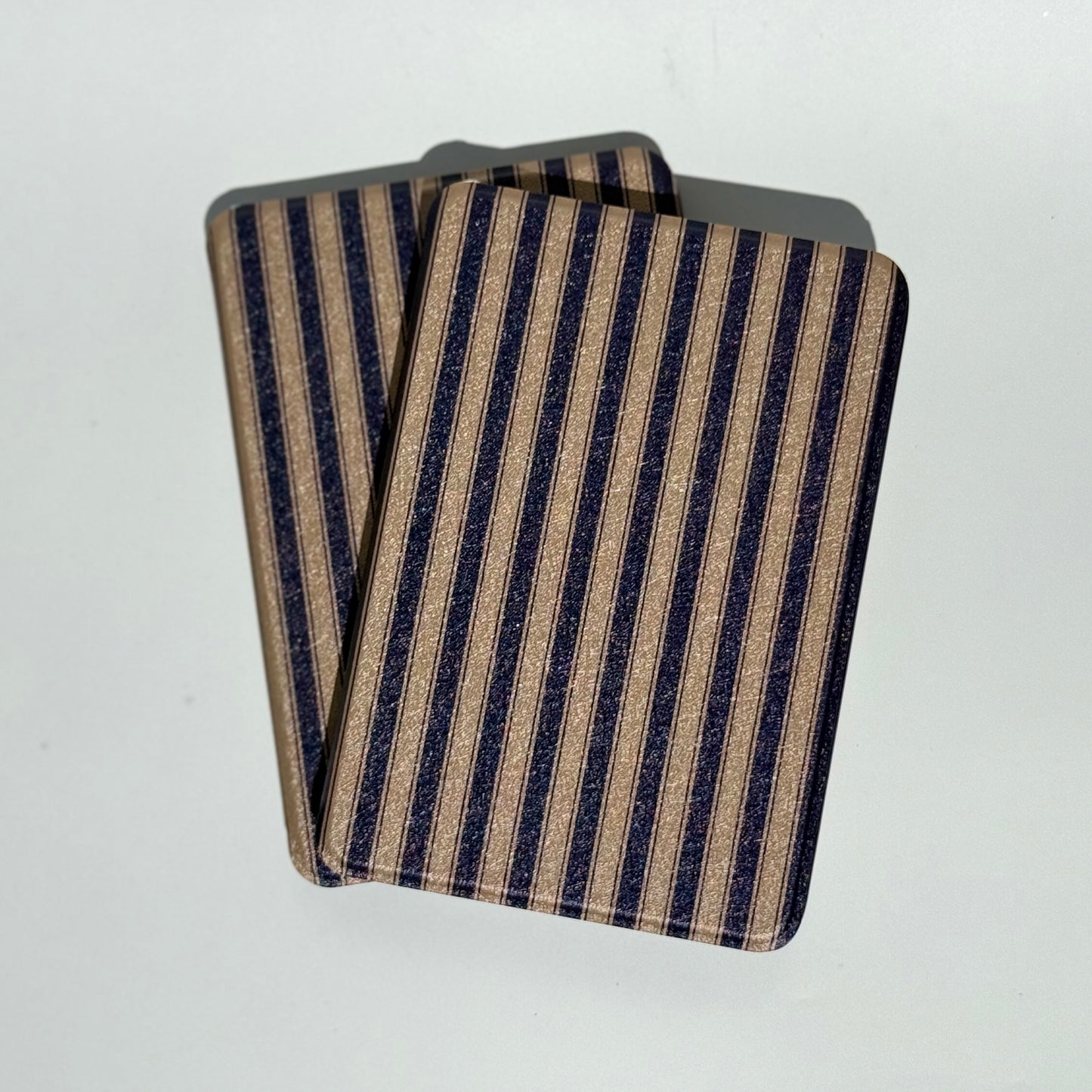 GILDED STRIPE KINDLE CASE FRONT 2 IMAGE