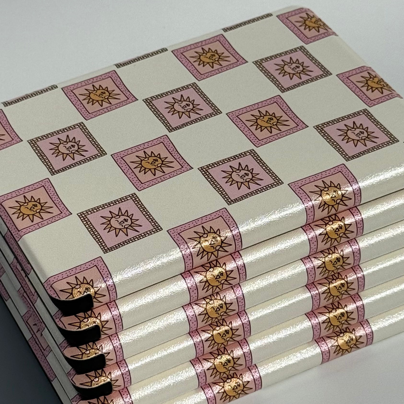 White and pink kindle case for Paperwhite