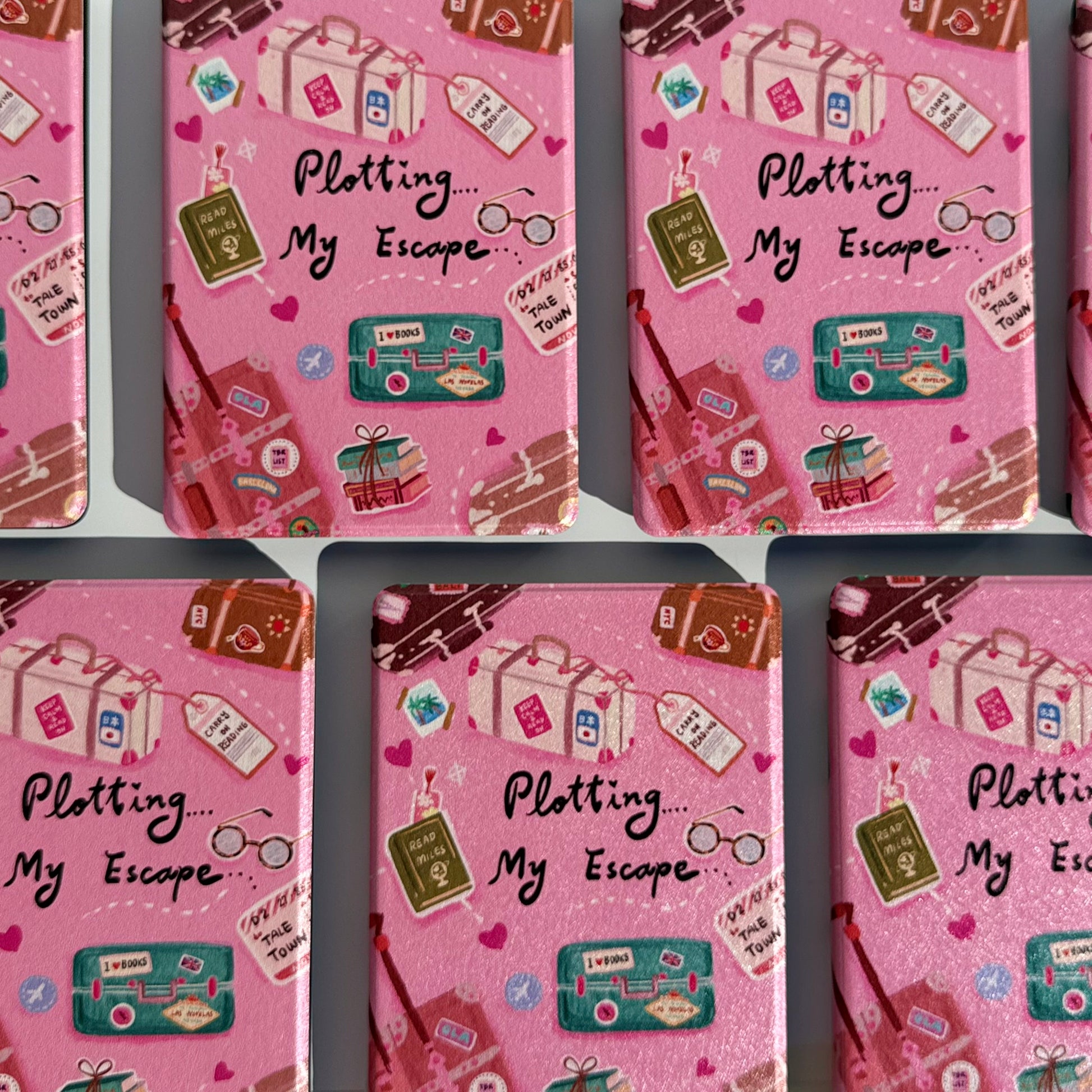 travel kindle case with pink detail and hand strap 