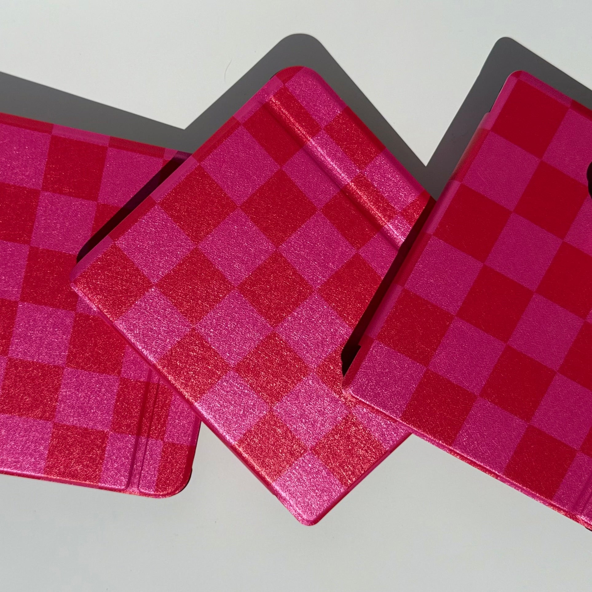 magnetic kobo case with hand strap for libra with pink design