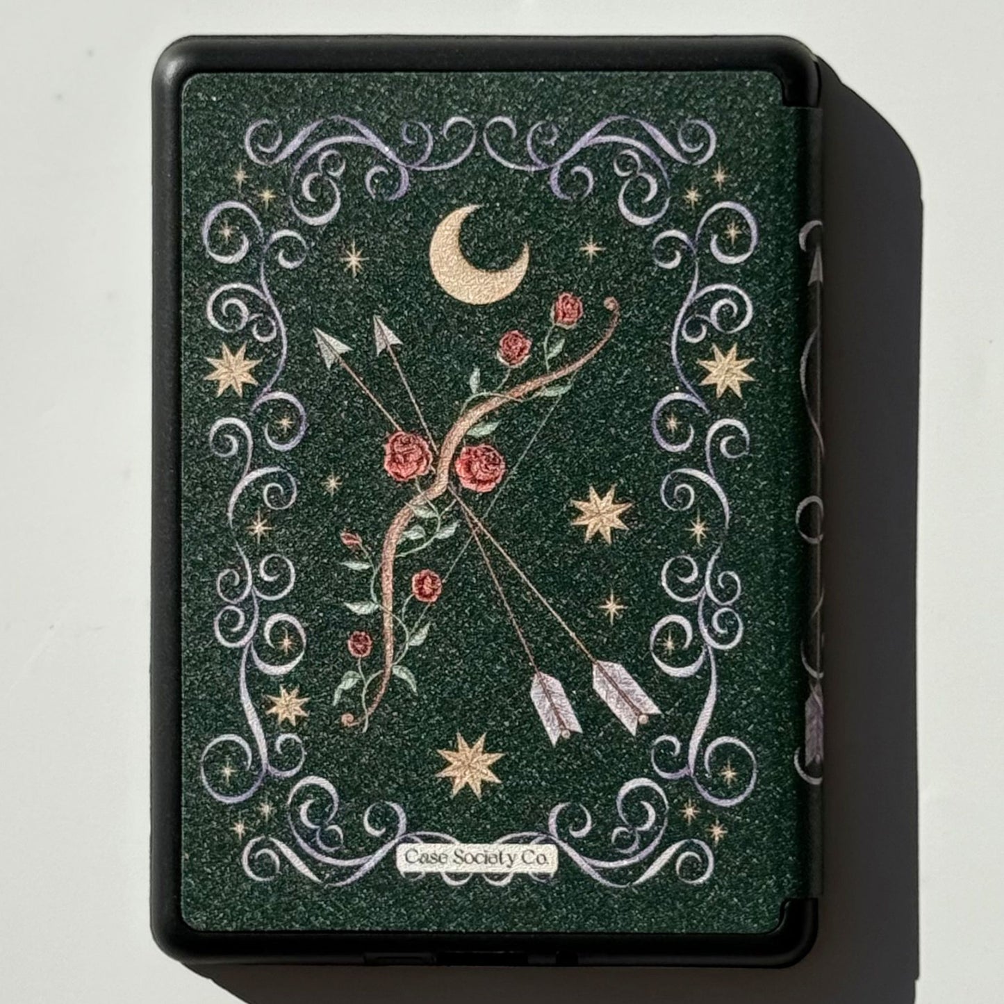 The Huntress design on a Kindle Paperwhite, green romantasy case with bow, roses and stars