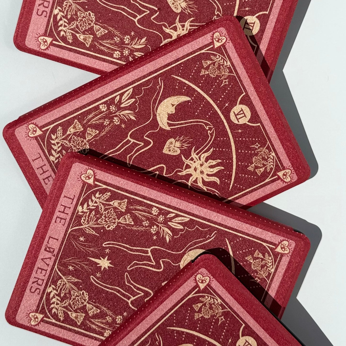 Features graphic for The Lovers Kindle paperwhite case: auto sleep/wake, shockproof shell, soft interior, hand strap, magnets