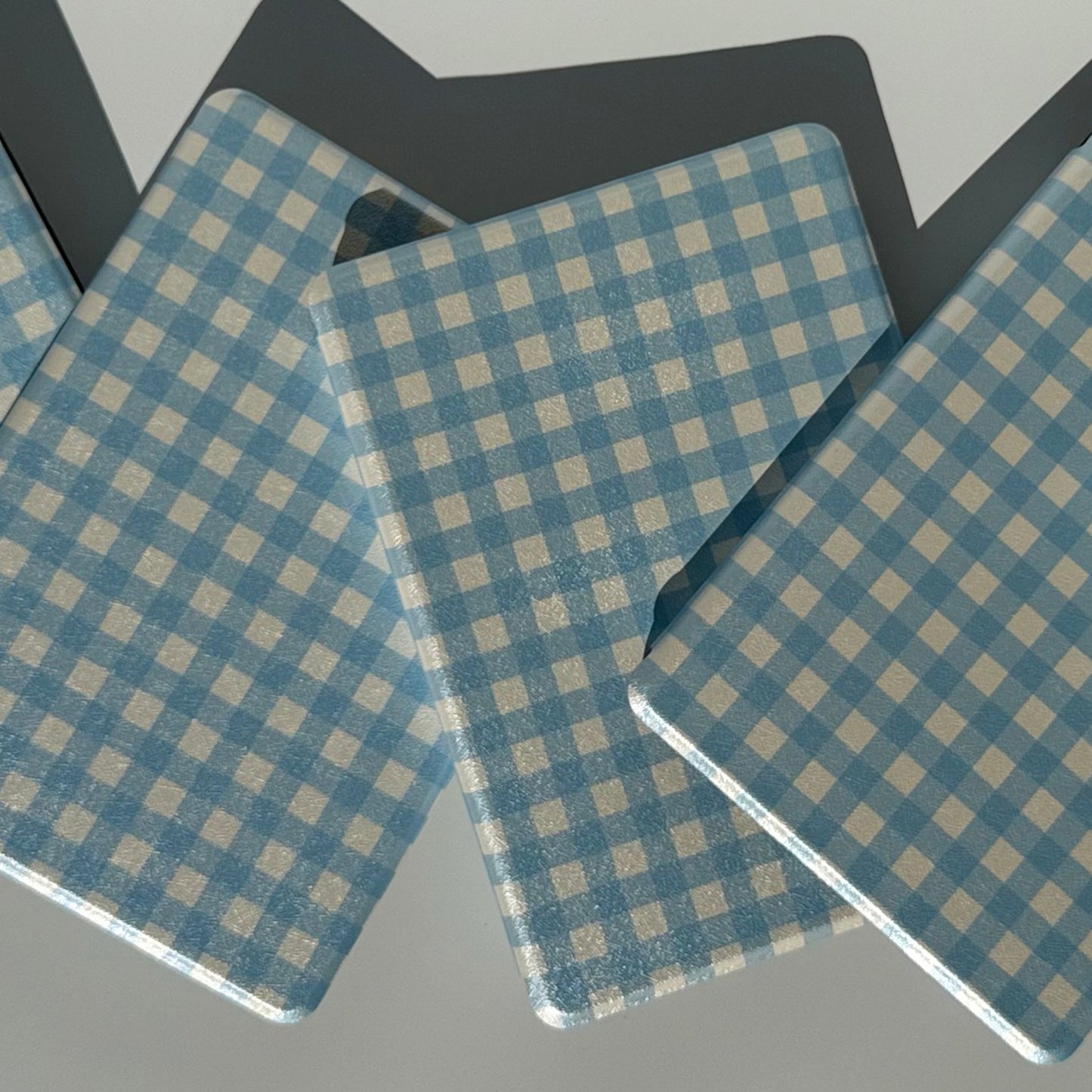 Stylish and protective kindle case with blue and white pattern