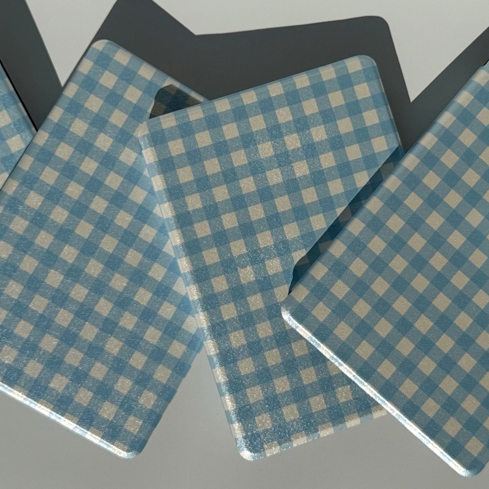 Stylish and protective kindle case with blue and white pattern